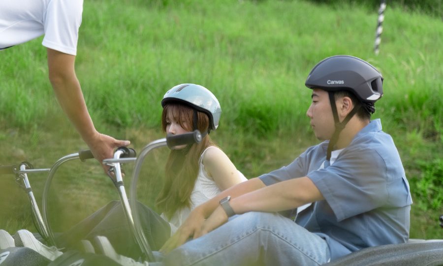 ブレーキの使い方を確認する様子